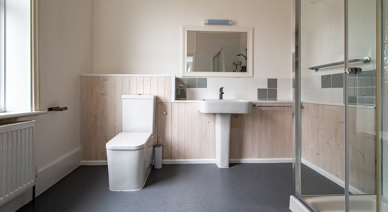 Bathroom - 4 Claremont Road