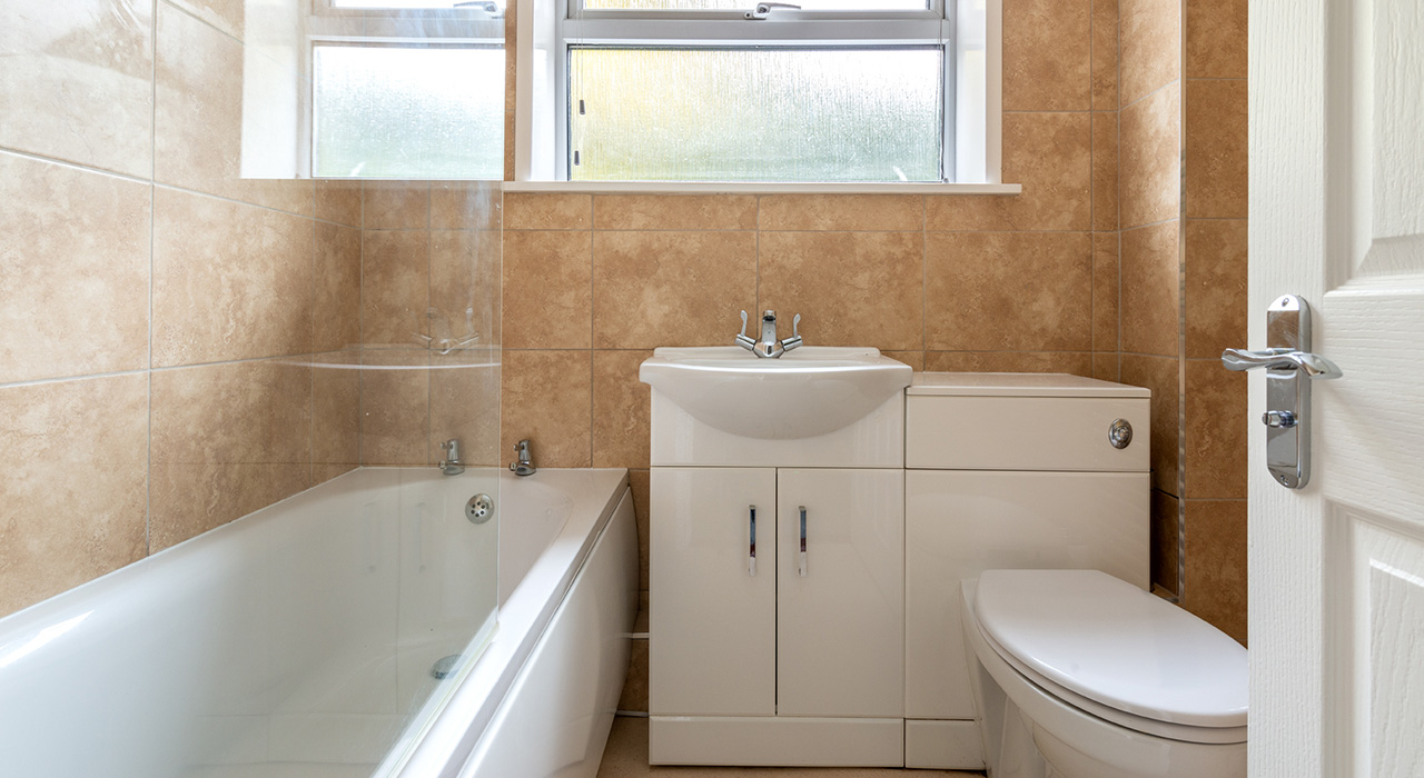 Bathroom - 41 Siverspot Close